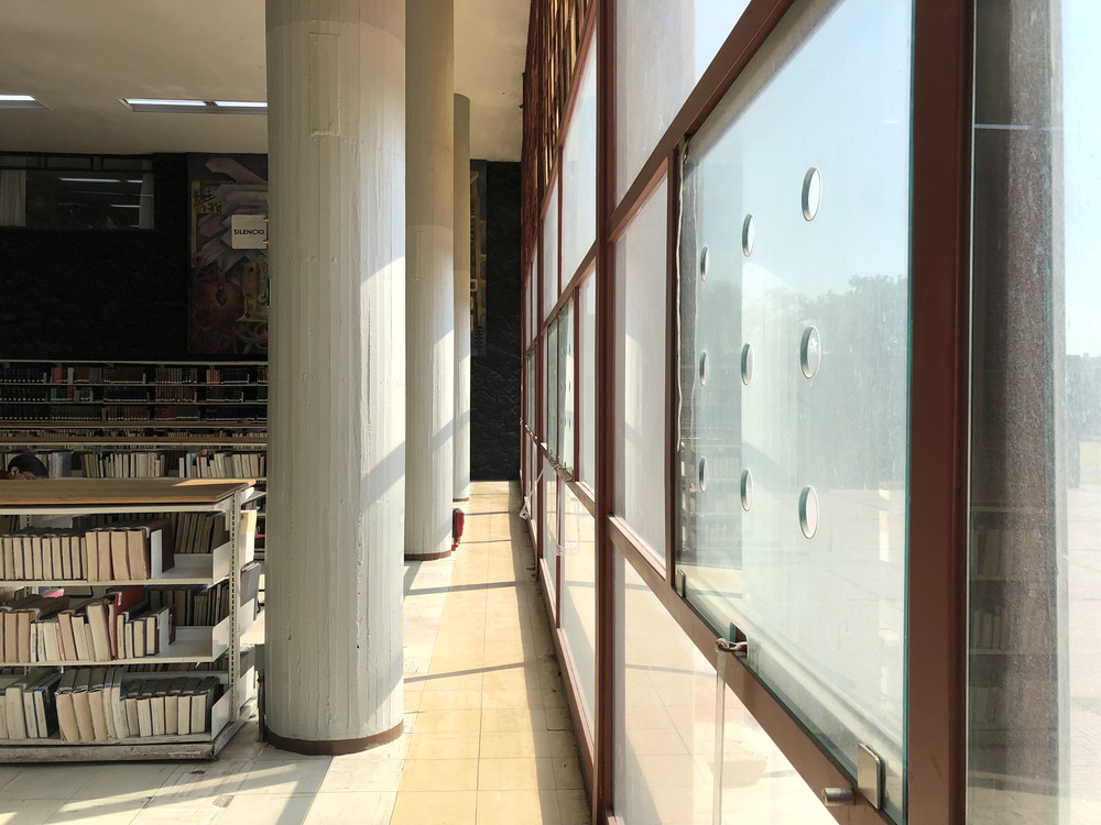 UNAM中央図書館50