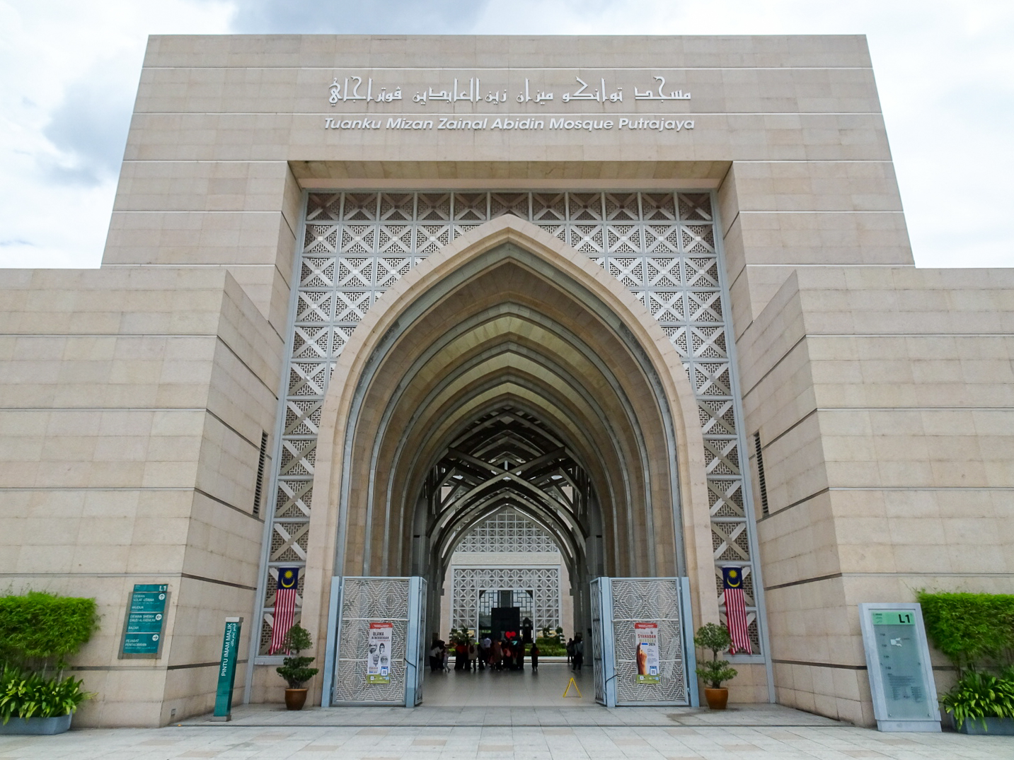 トゥアンク・ミザン・ザイナル・アビディン・モスク_11