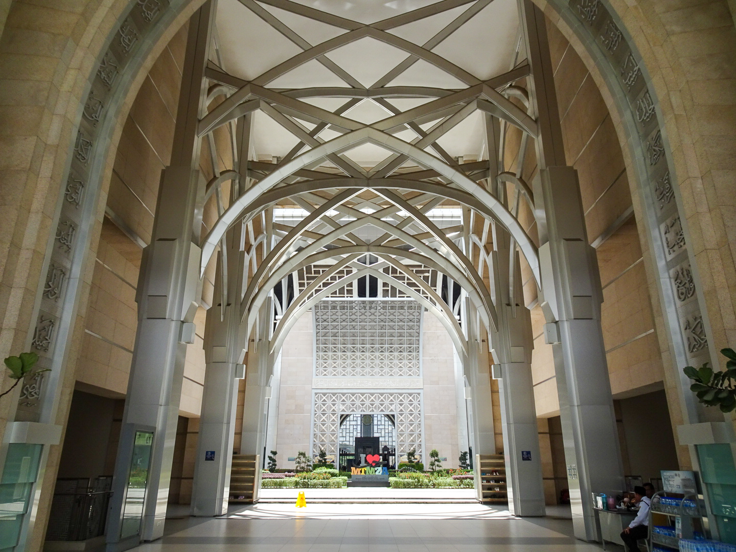 トゥアンク・ミザン・ザイナル・アビディン・モスク_15