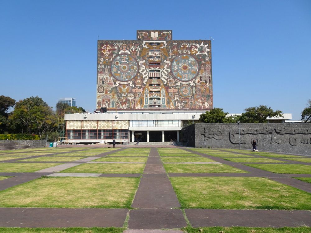 UNAM中央図書館_1