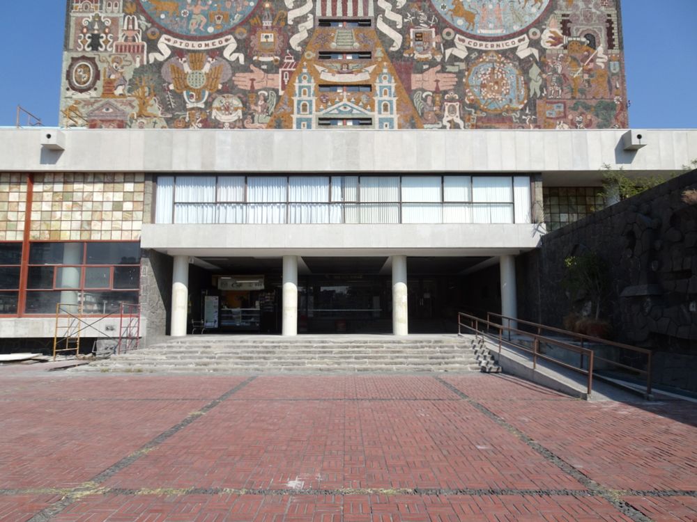 UNAM中央図書館11