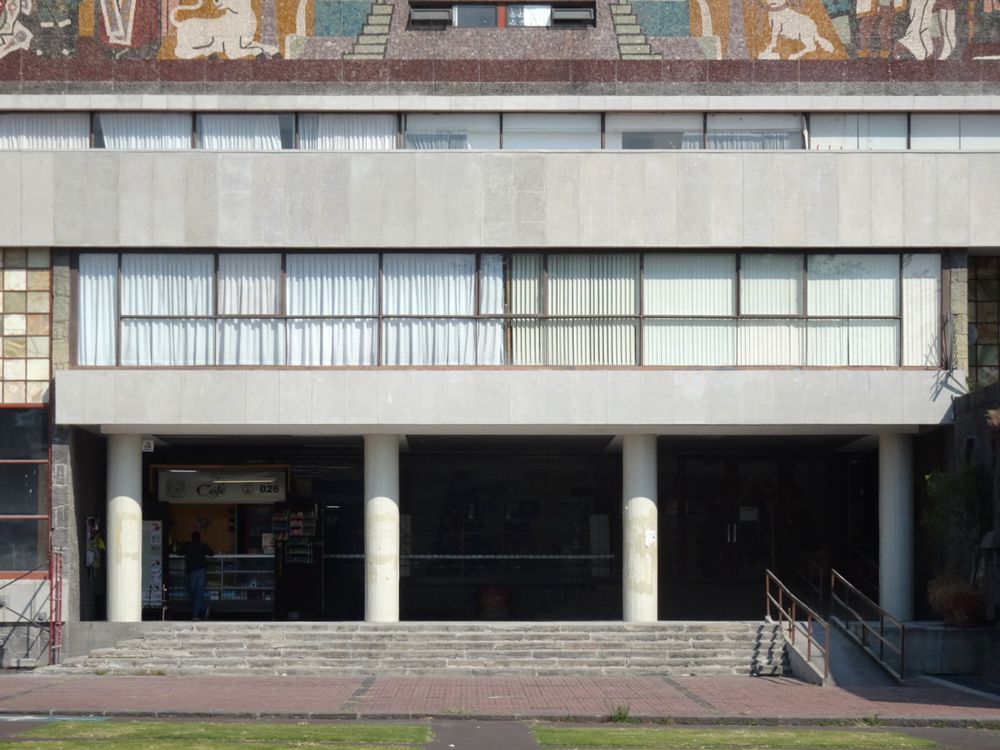 UNAM中央図書館12