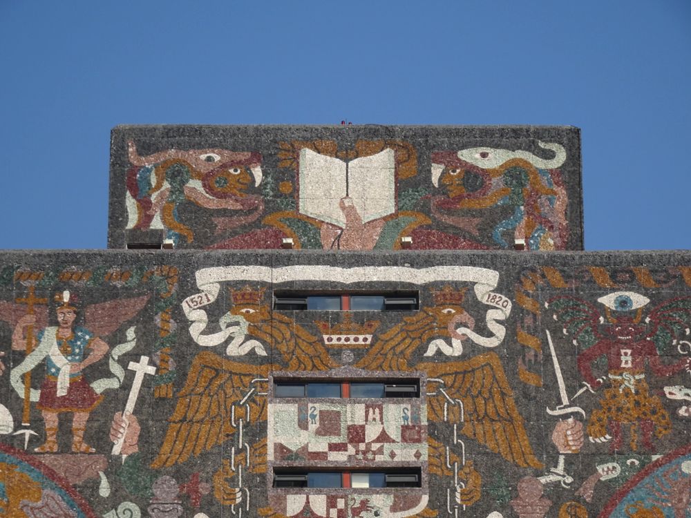 UNAM中央図書館5